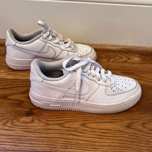 4.5 Y Youth Used White Nike Air Force Ones ?